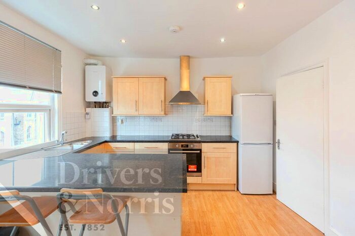 3 Bedroom Flat To Rent In Kingsdown Road, Upper Holloway, Islignton, London N19