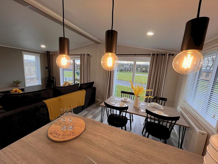 2 Bedroom Mobile/park Home For Sale In High Lane, Sutton On Derwent, York, YO41