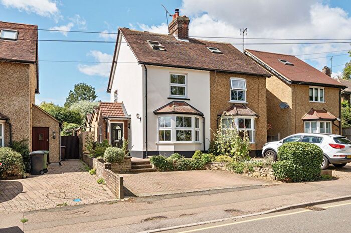 3 Bedroom Detached House For Sale In Common Lane, Harpenden, AL5