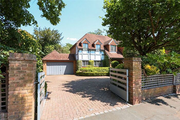 5 Bedroom Detached House For Sale In Ashley Close, Walton-On-Thames, KT12