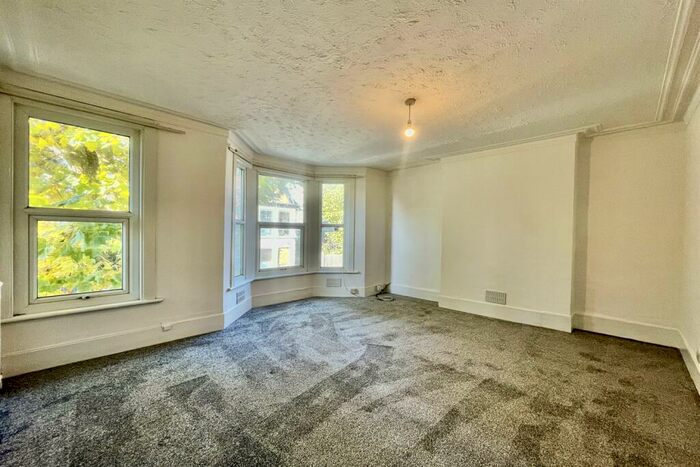 2 Bedroom Flat To Rent In Old Southend Road, Southend-on-Sea, SS1