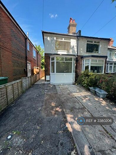 3 Bedroom Semi-Detached House To Rent In King Edward Avenue, Southampton, SO16