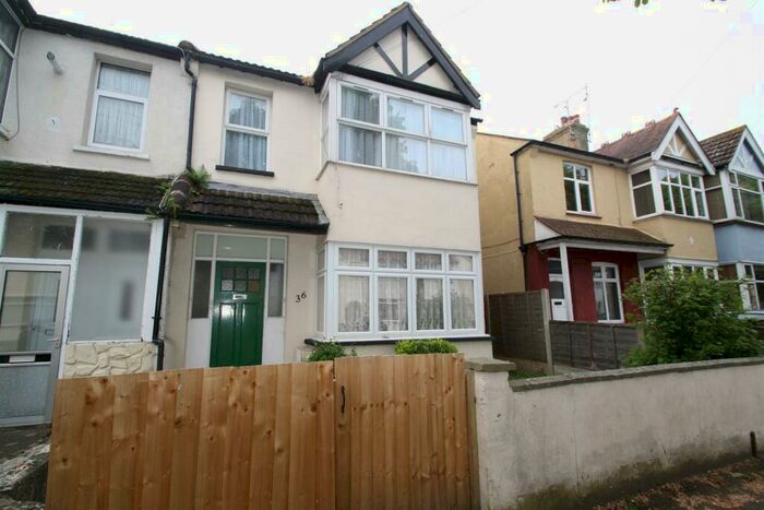 1 Bedroom Ground Flat To Rent In Durham Road, Southend-On-Sea, SS2