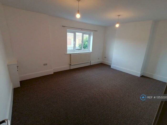 2 Bedroom Flat To Rent In Fitzroy Street, Sandown, PO36
