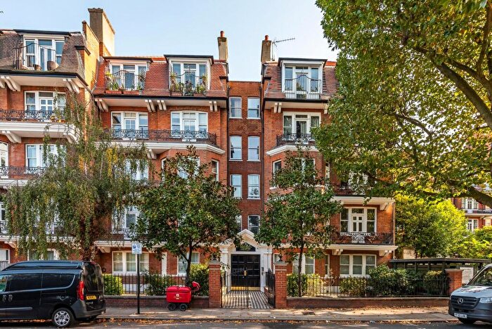 3 Bedroom Flat To Rent In Ashburnham Road, Chelsea, London, SW10