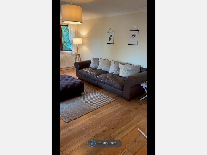 2 Bedroom Flat To Rent In Maxwell Lane, Glasgow, G41