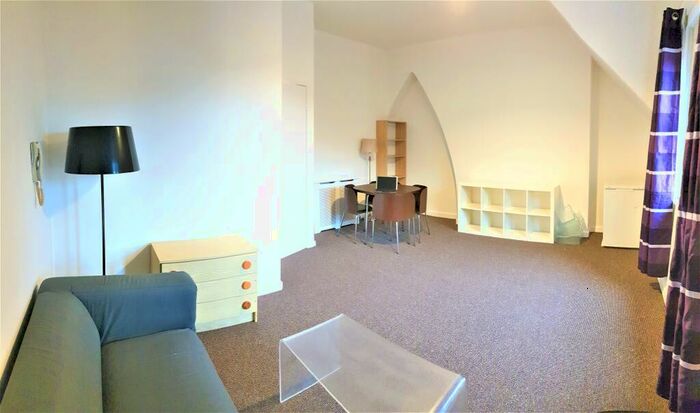 2 Bedroom Apartment To Rent In Hathersage Road, Manchester, M13