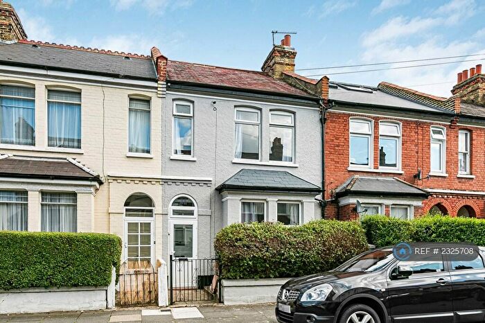 Studio To Rent In Crusoe Road, Tooting, CR4