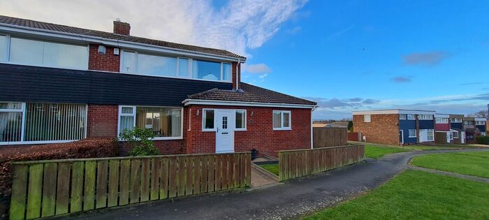 4 Bedroom Semi-Detached House To Rent In Clifton Walk, Chapel House, Newcastle Upon Tyne, NE5