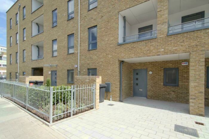 1 Bedroom Flat To Rent In Eric Street, Bow, London, E3
