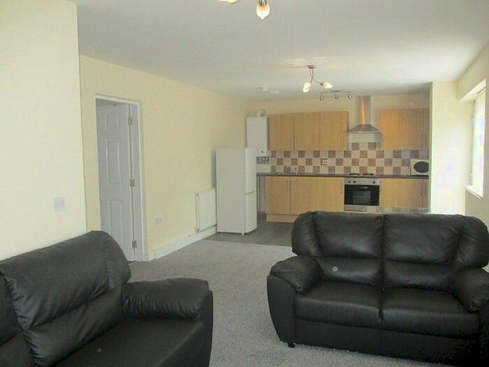 2 Bedroom Flat To Rent In Lilac Grove, Beeston, NG9