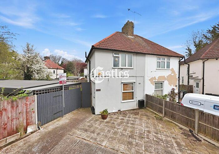 2 Bedroom House For Sale In Henningham Road, London, N17