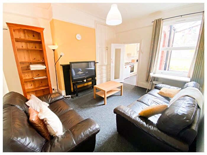 4 Bedroom Terraced House To Rent In Club Garden Road, S11