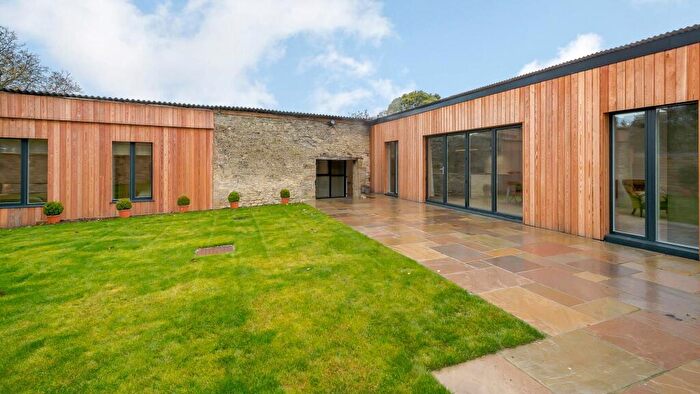 3 Bedroom House To Rent In Westhall Hill, Fulbrook, OX18