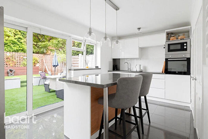 3 Bedroom Terraced House For Sale In Elmstone Close, Maidstone, ME16
