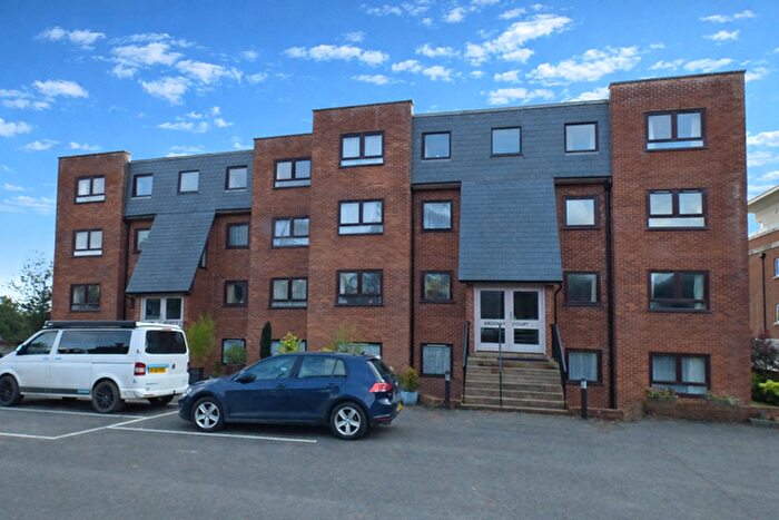 2 Bedroom Flat To Rent In Douglas Avenue, Exmouth, EX8