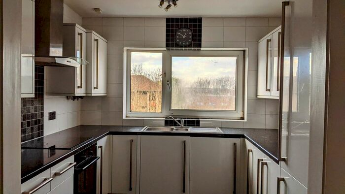 2 Bedroom Flat To Rent In Harcourt Road, Wallington, SM6