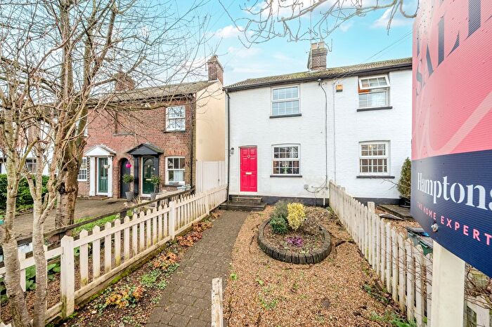 2 Bedroom End Of Terrace House For Sale In Luton Road, Harpenden, AL5