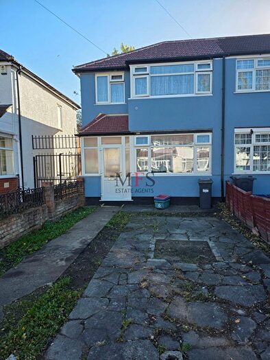 3 Bedroom Terraced House To Rent In Wentworth Road, Southall, UB2