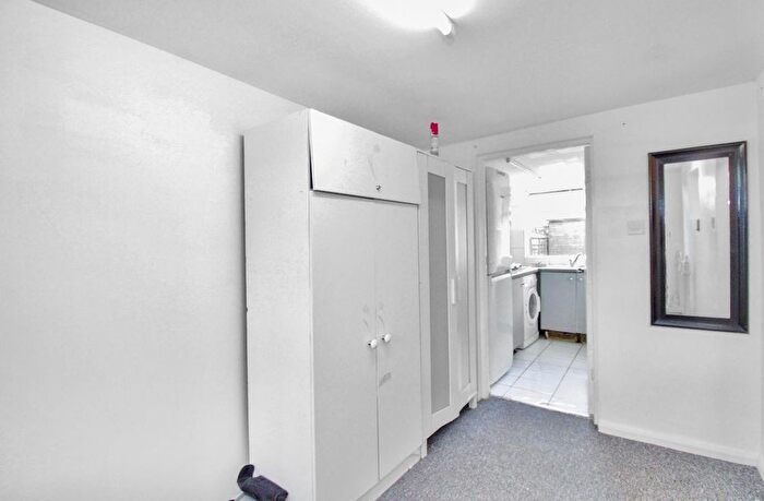 Studio To Rent In Ereswell Road, Luton, LU3