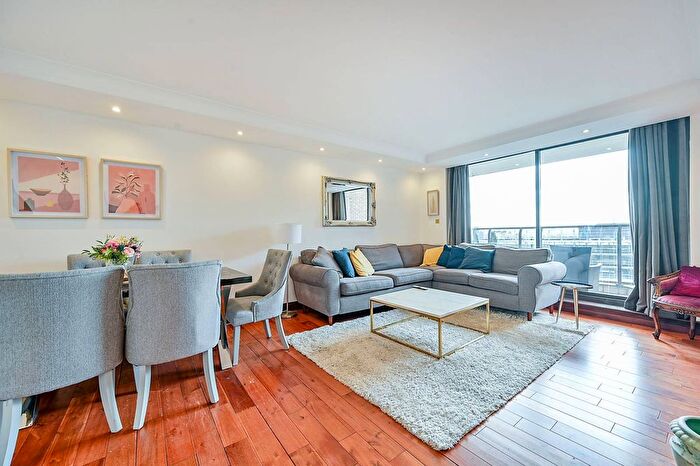 3 Bedroom Flat To Rent In Blythe Road, Brook Green, London, W14