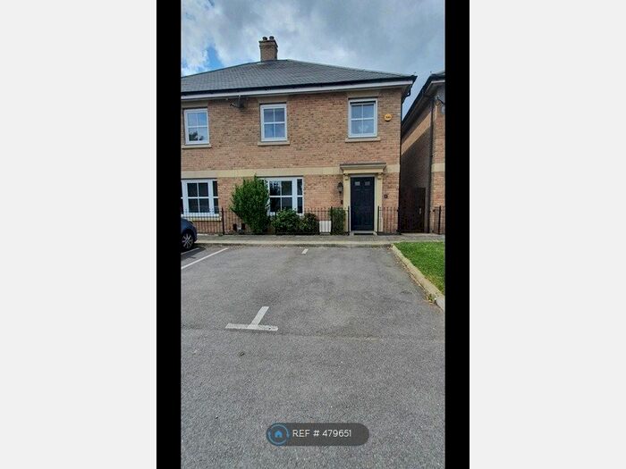 3 Bedroom Semi-Detached House To Rent In Rainbow Road, Erith, DA8