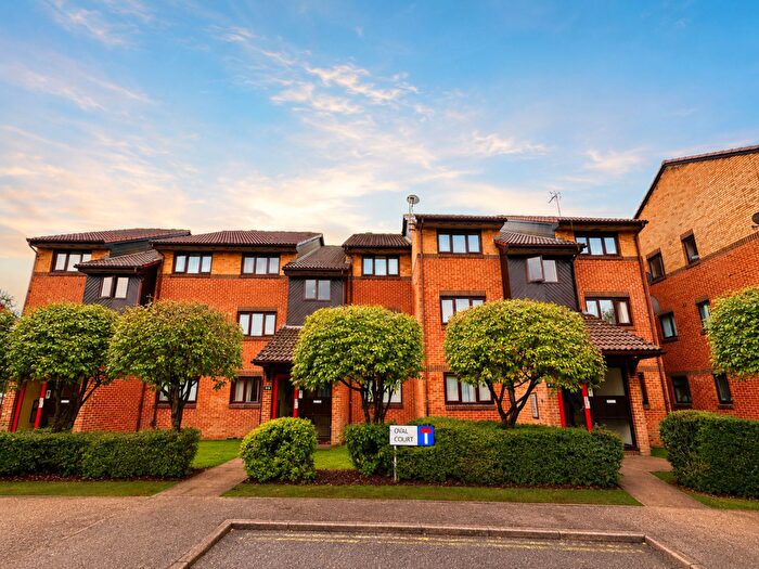 1 Bedroom Flat For Sale In Pavilion Way, Edgware, HA8