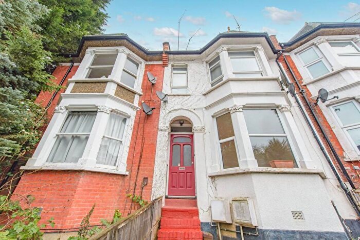 2 Bedroom Flat For Sale In Dollis Road, Finchley, N3