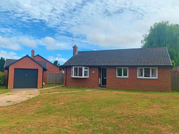 3 Bedroom Bungalow To Rent In Lark Rise, Newport, PO30