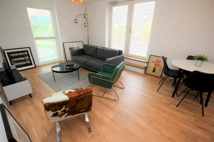 2 Bedroom Flat To Rent In Lockgate Mews, Manchester, M4
