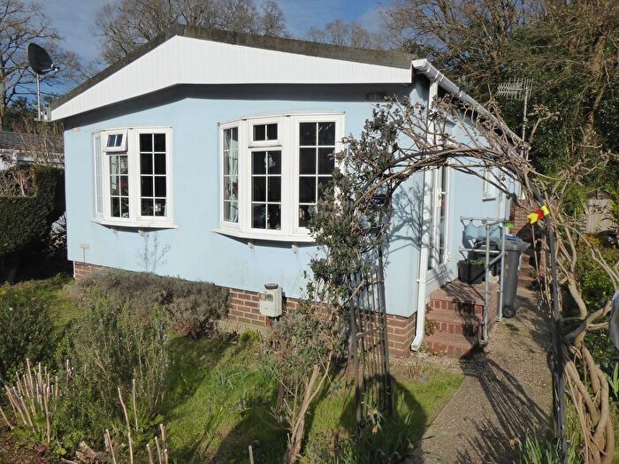 2 Bedroom Park Home For Sale In Kingsmead Park, Elstaed, Godalming, GU8