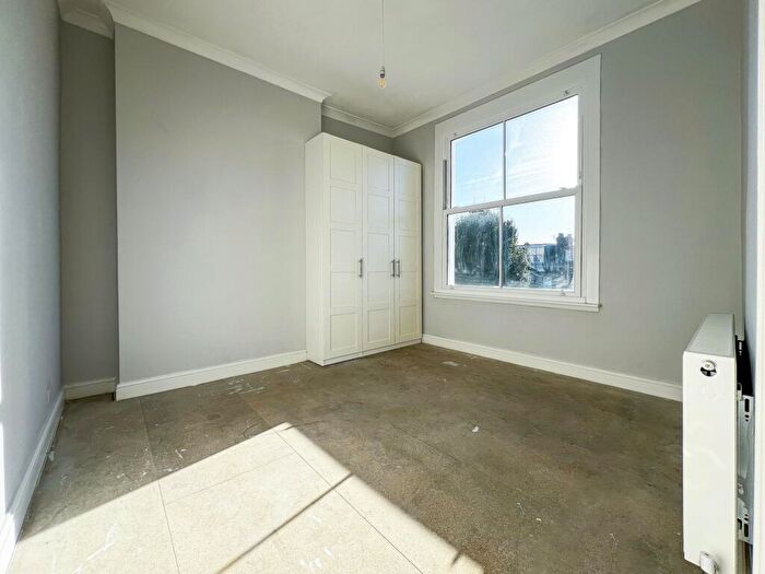 2 Bedroom Apartment To Rent In Weech Road, West Hampstead, NW6