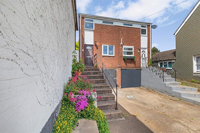 2 Bedroom Semi-Detached House For Sale In New Road, Ditton, Aylesford, ME20