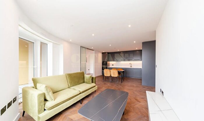 3 Bedroom Flat To Rent In Royal Exchange, Kingston, Kingston Upon Thames, KT1