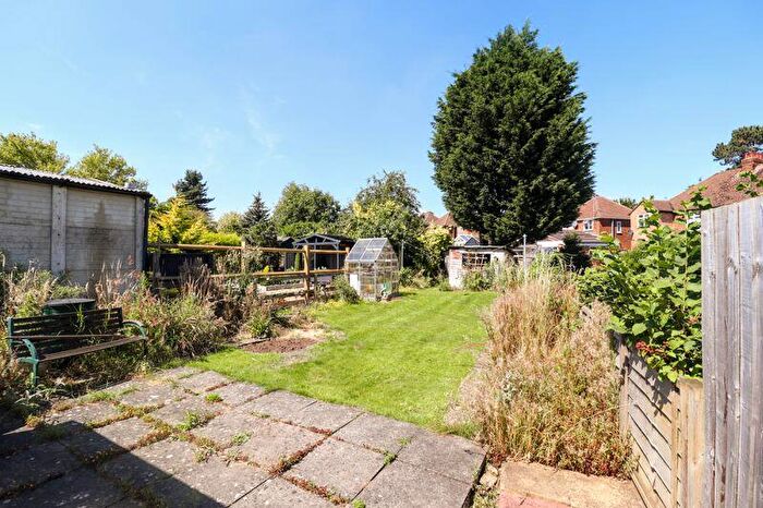 2 Bedroom Bungalow For Sale In Buckingham Road, Bletchley, Milton Keynes, MK3