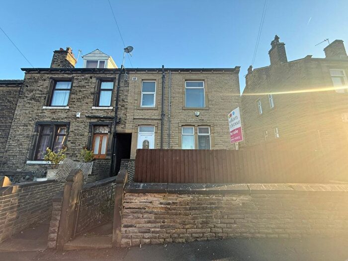 3 Bedroom Terraced House For Sale In Cross Lane, Huddersfield, HD4