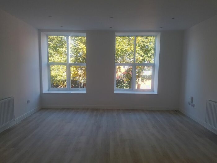 2 Bedroom Flat To Rent In Shafton Lane, Leeds, LS11