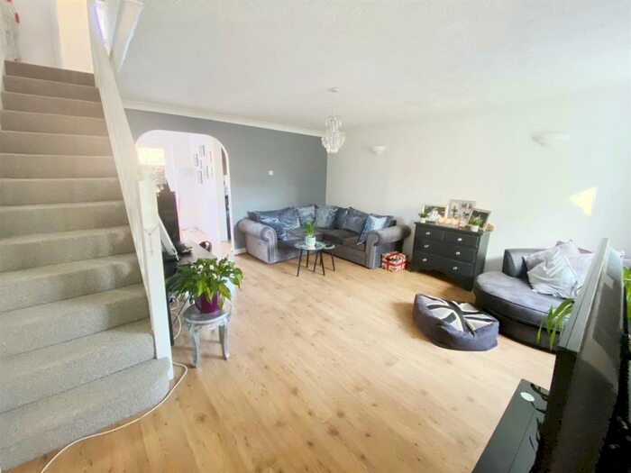 3 Bedroom House To Rent In Callon Close, Worthing, BN13