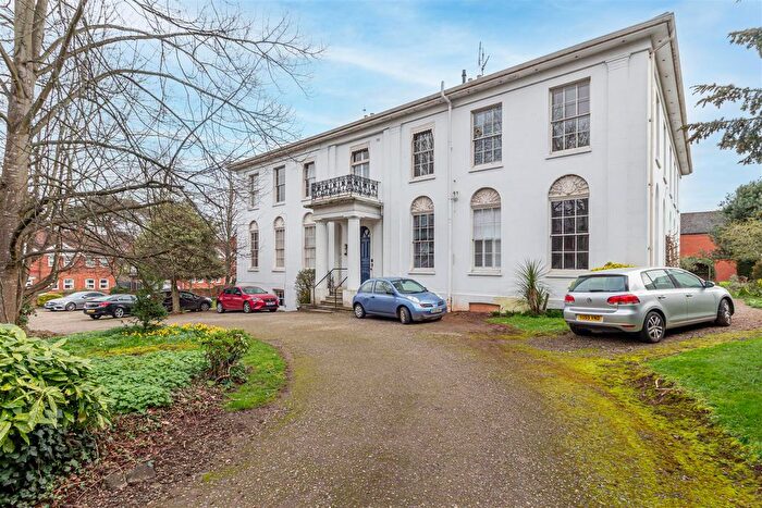 2 Bedroom Flat For Sale In Lansdowne Crescent, Worcester, WR3