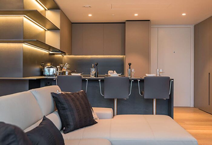 2 Bedroom Flat To Rent In Buckingham Palace Road, London, SW1W