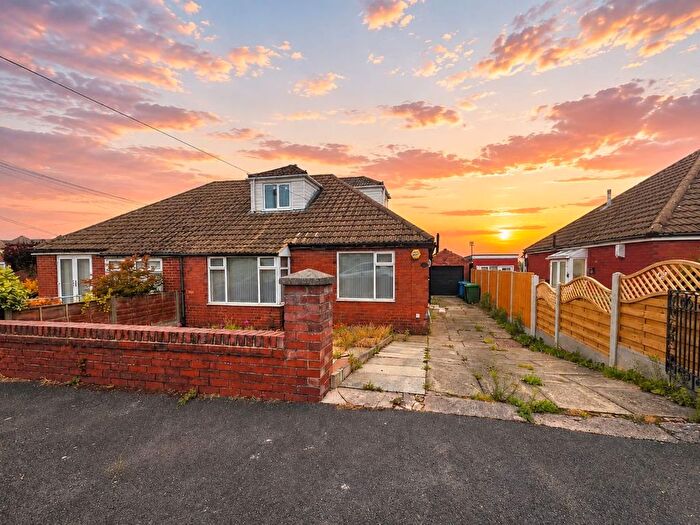 4 Bedroom Bungalow For Sale In Cumberland Drive, Royton, Oldham, OL2