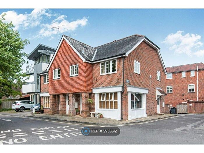 2 Bedroom Flat To Rent In Newton Lane, Romsey, SO51