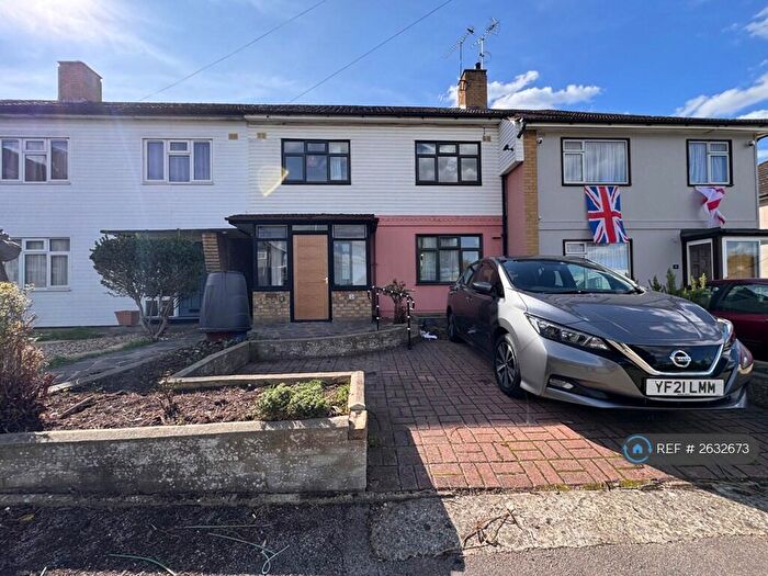 3 Bedroom Terraced House To Rent In Newbury Close, Romford, RM3