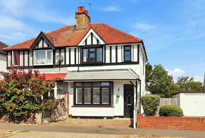 3 Bedroom Semi-Detached House For Sale In Cavendish Gardens, Westcliff-on-sea, SS0