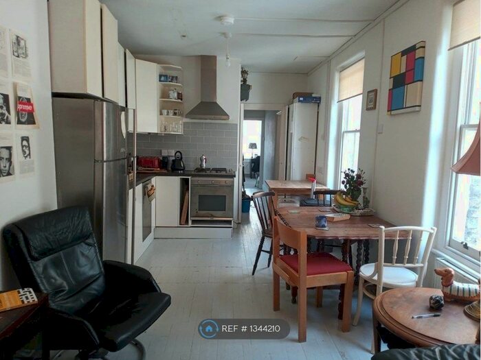 2 Bedroom Flat To Rent In Southwell Road, London, SE5