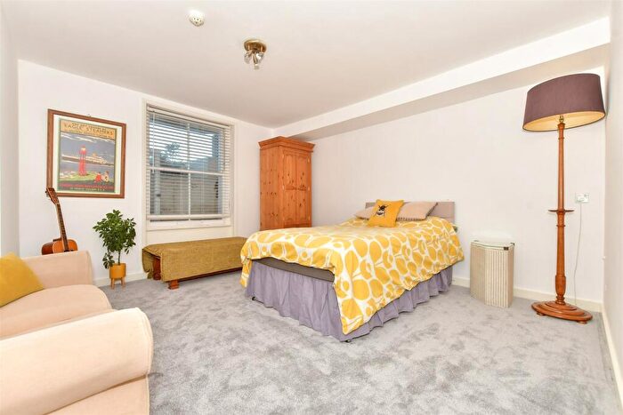 1 Bedroom Flat For Sale In Fort Crescent, Margate, Kent, CT9