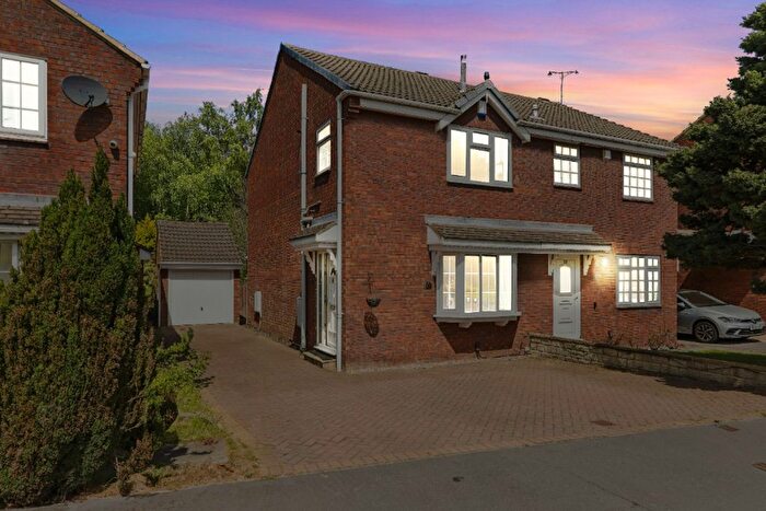 3 Bedroom Semi Detached House For Sale In Oakdene Way, Leeds, LS17