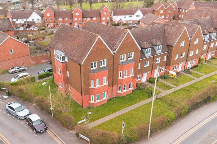2 Bedroom Apartment To Rent In Outfield Crescent, Wokingham, Berkshire, RG40