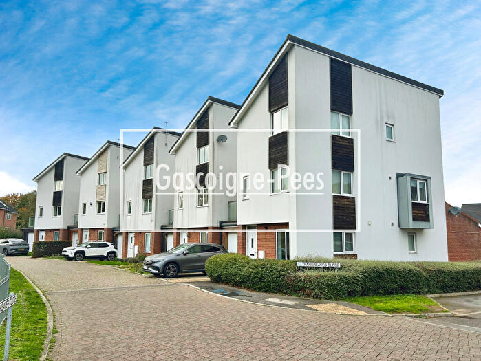 4 Bedroom Town House To Rent In Hargreaves Close, Basingstoke, RG24