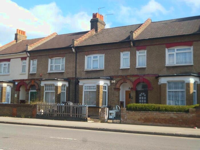 2 Bedroom Flat To Rent In Hertford Road, Waltham Cross, EN8